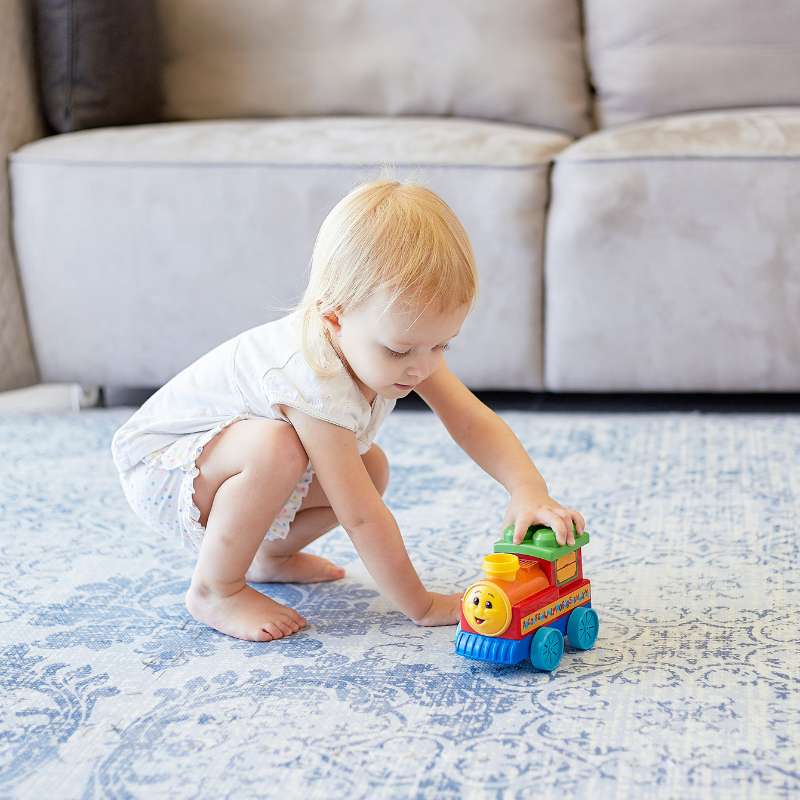 寶寶視覺刺激不再只是黑白卡，挑選合適的寶寶地墊顏色及圖案也能促進視覺發展